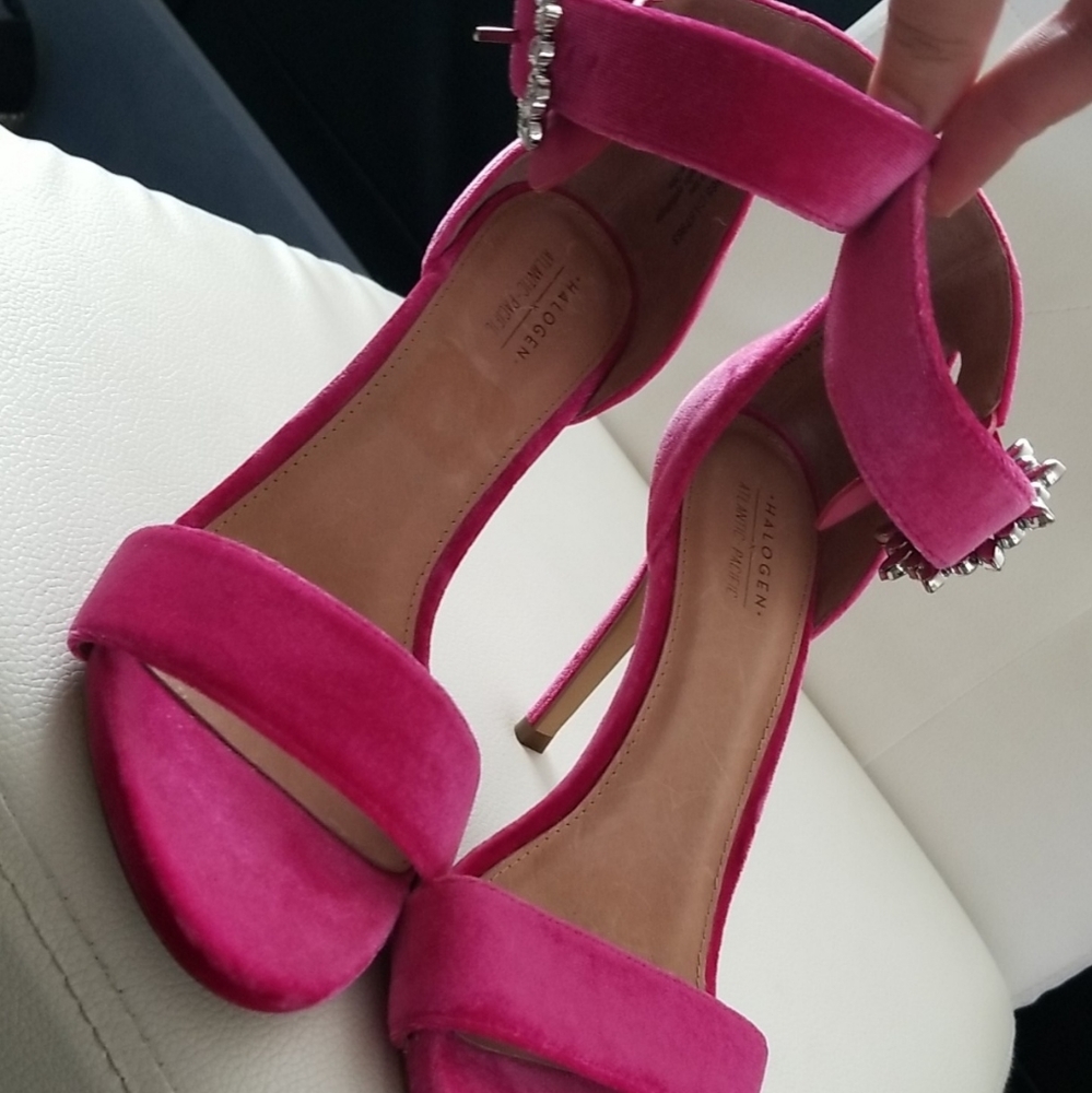 Heels - Picture 2 of 3